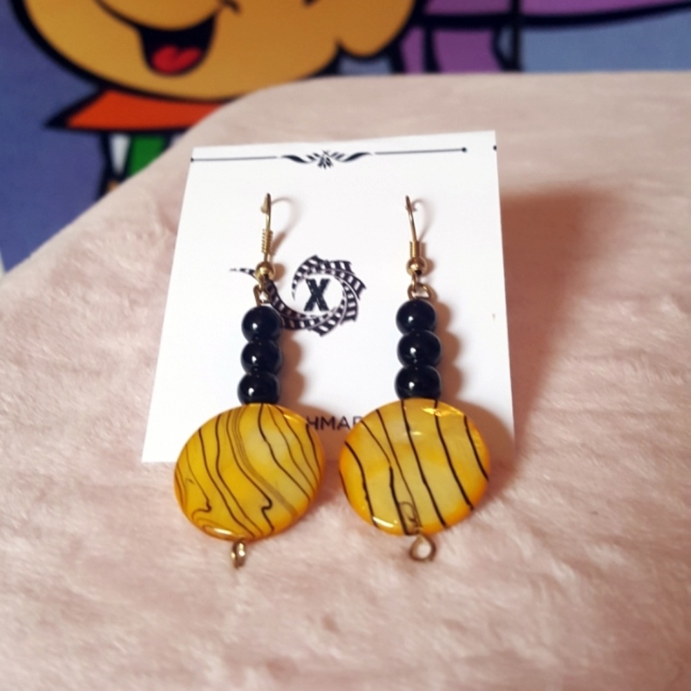 ⬇️ Yellow & Black Beaded Dangling Earrings
